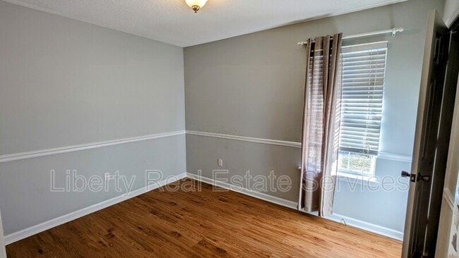 Building Photo - 215 Gordon St