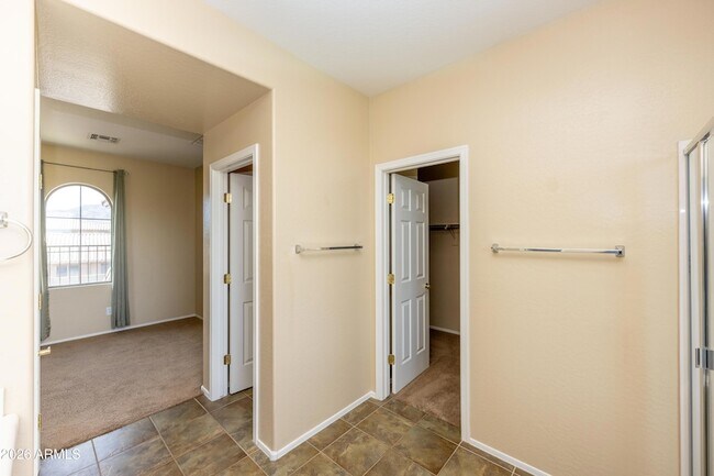 Building Photo - 2023 W Shackleton Dr