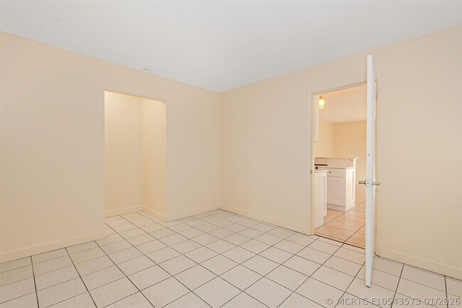 Building Photo - 2581 NE 11th Ct