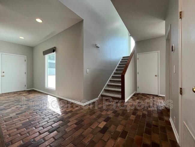 Building Photo - 501 Fenton Pl