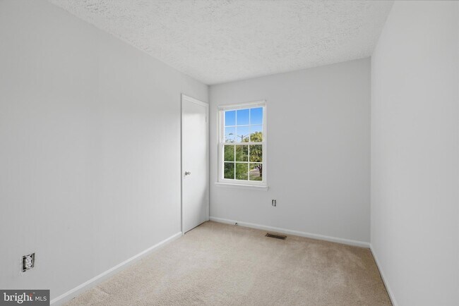 Building Photo - 8635 Reinecke Ct