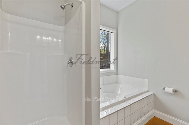 Building Photo - 110 Raeburn Way