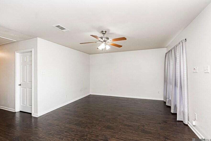 Building Photo - 26197 Glenbrooke Dr