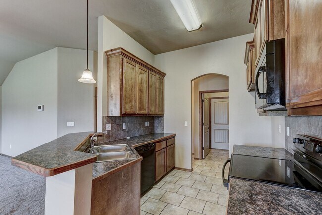 Building Photo - AVAILABLE 3-15-2020  FOR OCCUPANCY IN YUKON, MUSTANG SCHOOLS!