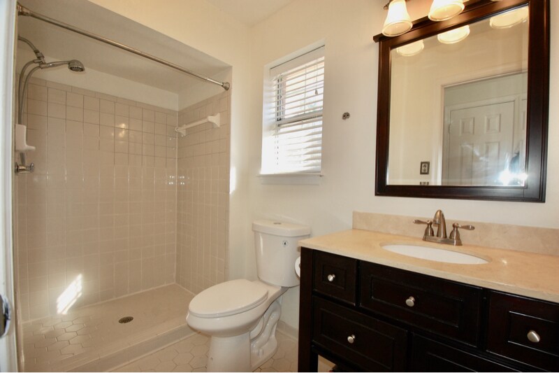 Building Photo - 937 Welch Cir