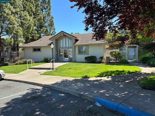 Building Photo - 161 Tuscany Ct