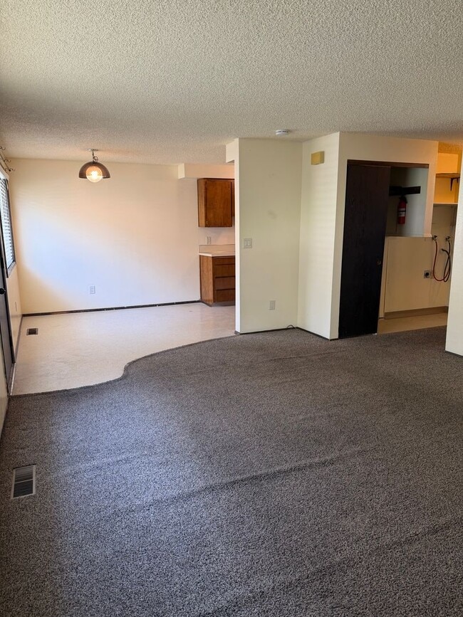 Building Photo - 2bed/ 1bath