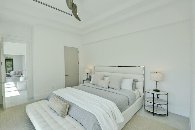 Building Photo - 1111 SE 9th Ave