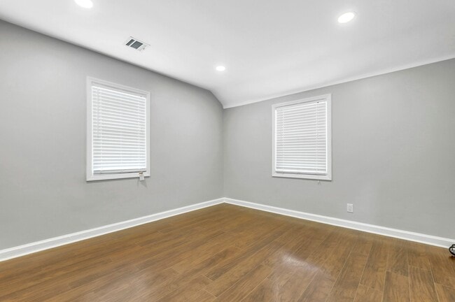 Building Photo - 215 New Milford Ave