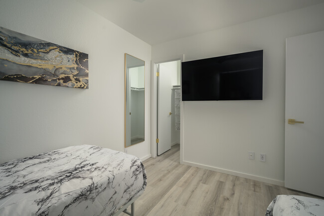 Building Photo - 5818 N Granite Reef Rd