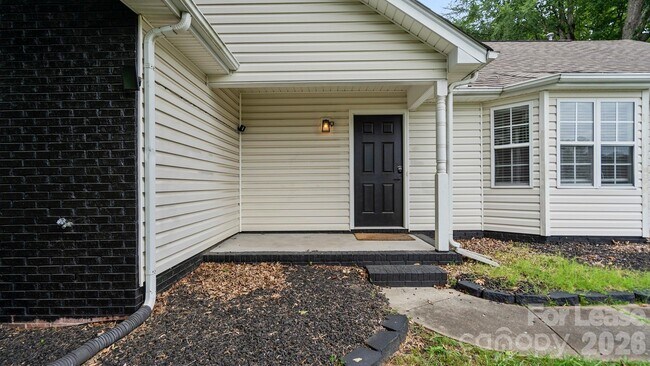 Building Photo - 3320 Whitebridge Ln