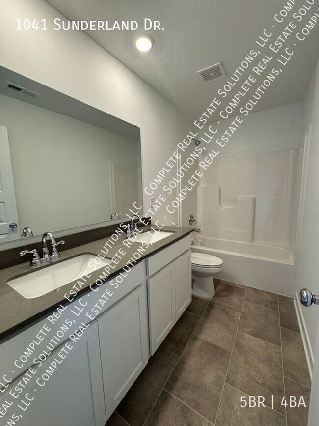 Building Photo - 1041 Sunderland Dr