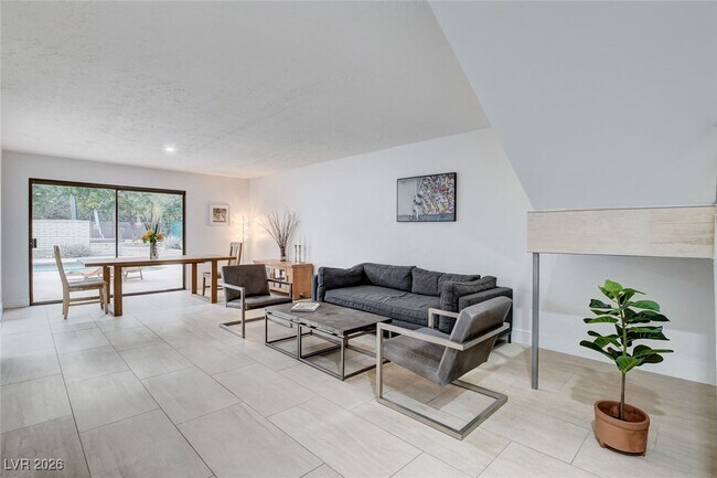 Building Photo - 945 Vegas Valley Dr