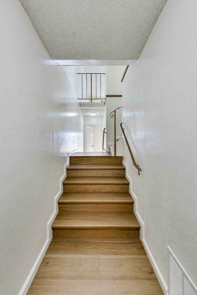 Building Photo - Beautiful 4-Bedroom, 2-Bathroom Daly City Home for Rent