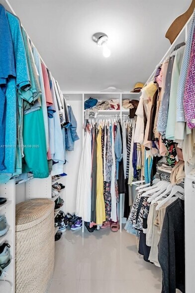 Building Photo - 2831 N Ocean Blvd