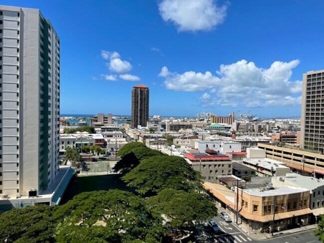 Building Photo - 1212 Nuuanu Ave