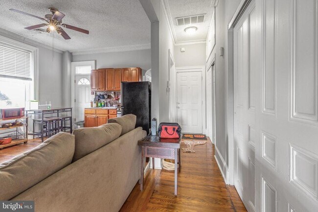 Building Photo - 3017 W Girard Ave