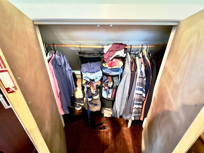 Building Photo - 8 Fox Point Rd