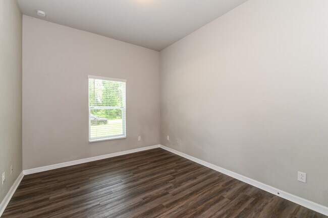 Building Photo - 1216 Eden Ave