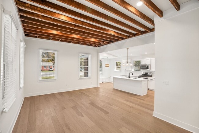 Building Photo - Downtown Beaufort Charmer