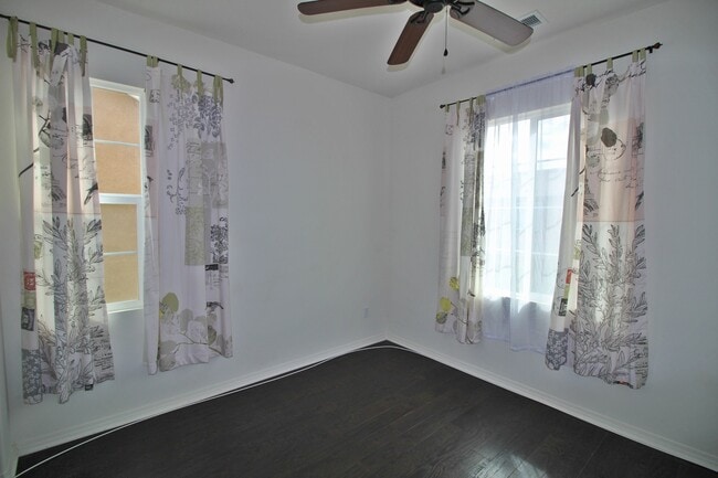 Building Photo - Oxnard | 3 bed + 2.5 bath single-family ho...