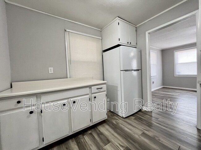 Building Photo - 507 Arthur Ave