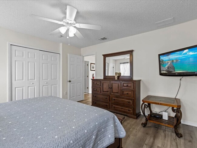 Building Photo - 113 Pompano Beach Dr