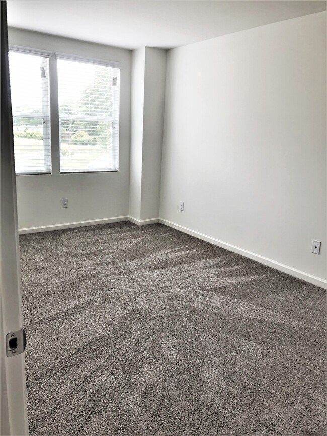 Office/Flex space - 113 Brookshire Ln