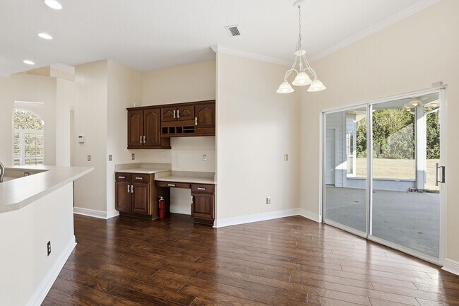 Building Photo - Ivy Park Brick Home 4 bedroom 3 1/2 baths