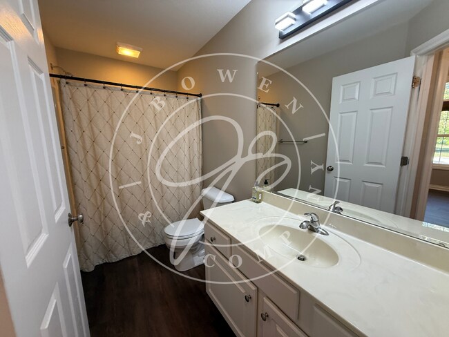 Building Photo - Beautiful  3-4 bedroom Sylvania Villa with...