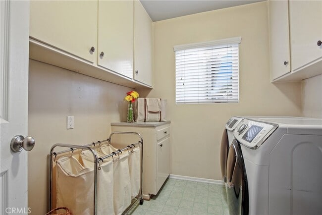 Building Photo - 2283 Ximeno Ave