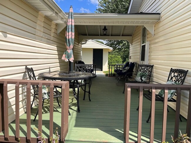 Building Photo - Fully Furnished 3BR Retreat Near Boone Lake – Flexible Lease Terms (3–12 Months)