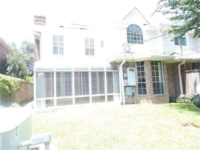 Building Photo - 5583 Beverly Hill St