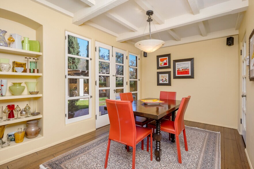Building Photo - 500 N Las Palmas Ave