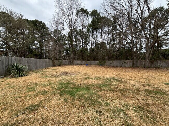 Building Photo - 115 Aylesbury Rd