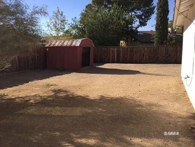 Building Photo - Comfy 3 bed 2 bath