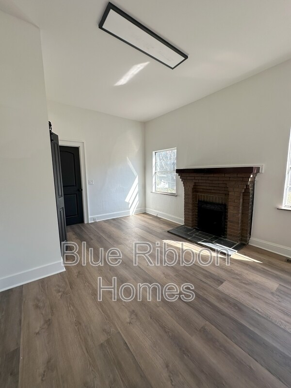 Building Photo - 2634 Barton St