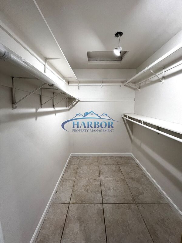 Building Photo - 4565 W 132nd St