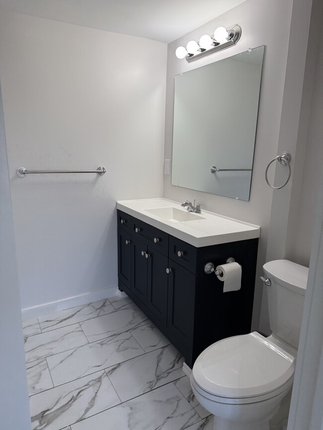 Building Photo - 13 Pressey Ct