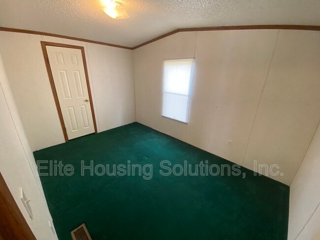 Building Photo - 1380 Old Stage Rd