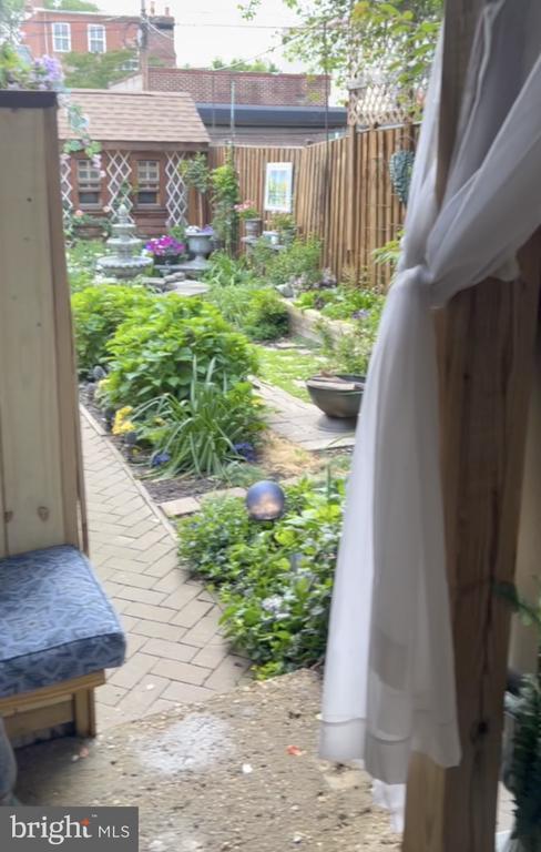 Building Photo - 721 12th St SE