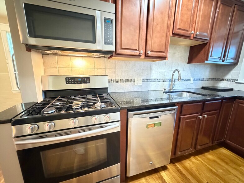 Kitchen - 37 Leach St
