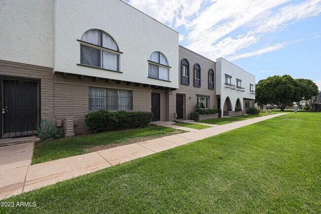 Primary Photo - 3868 N 30th St