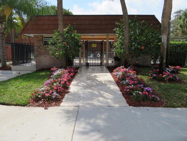 Building Photo - 1520 Masters Cir