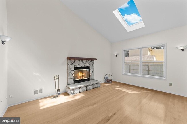 Building Photo - 53 Perilli Dr