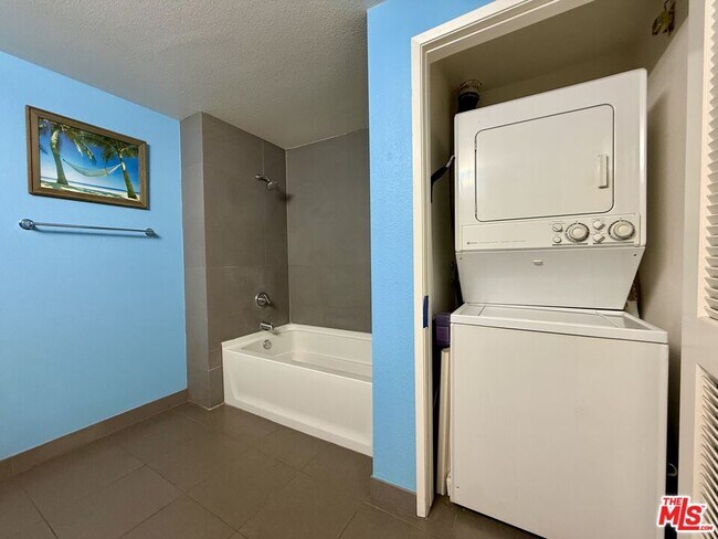 Building Photo - 1234 Wilshire Blvd