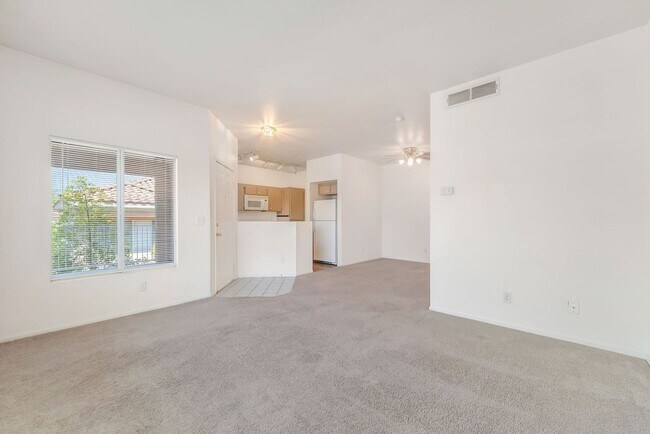 Building Photo - 251 S Green Valley Pkwy
