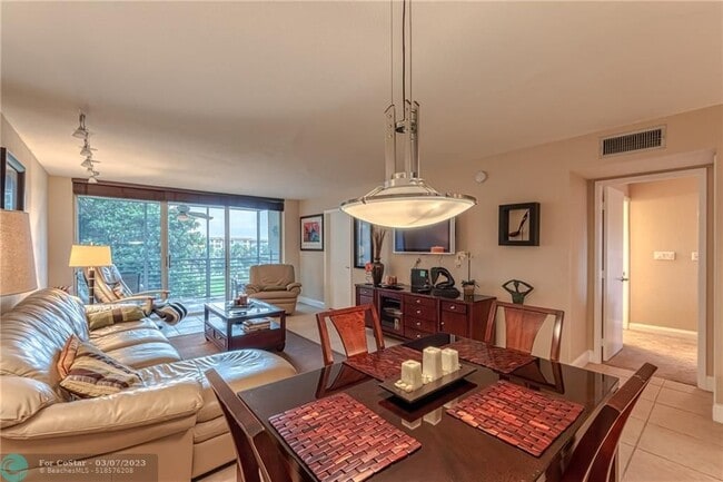 Building Photo - 3850 Oaks Clubhouse Dr