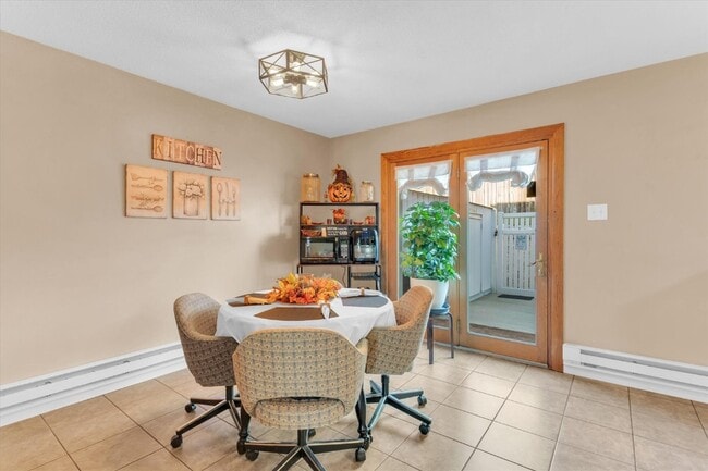 Building Photo - 1656 Herault Pl