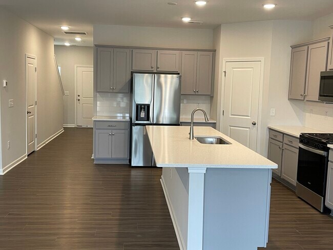 Building Photo - 3031 Ranger Dr